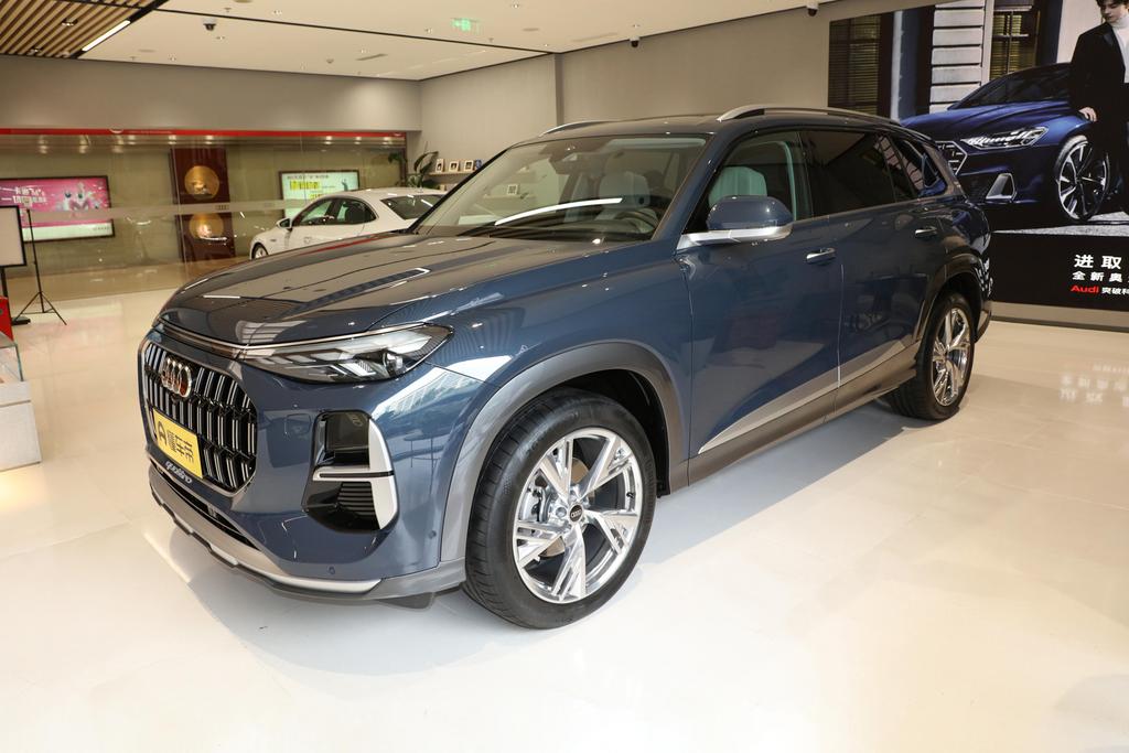 奥迪电动suvq6,奥迪q66座suv几种颜色