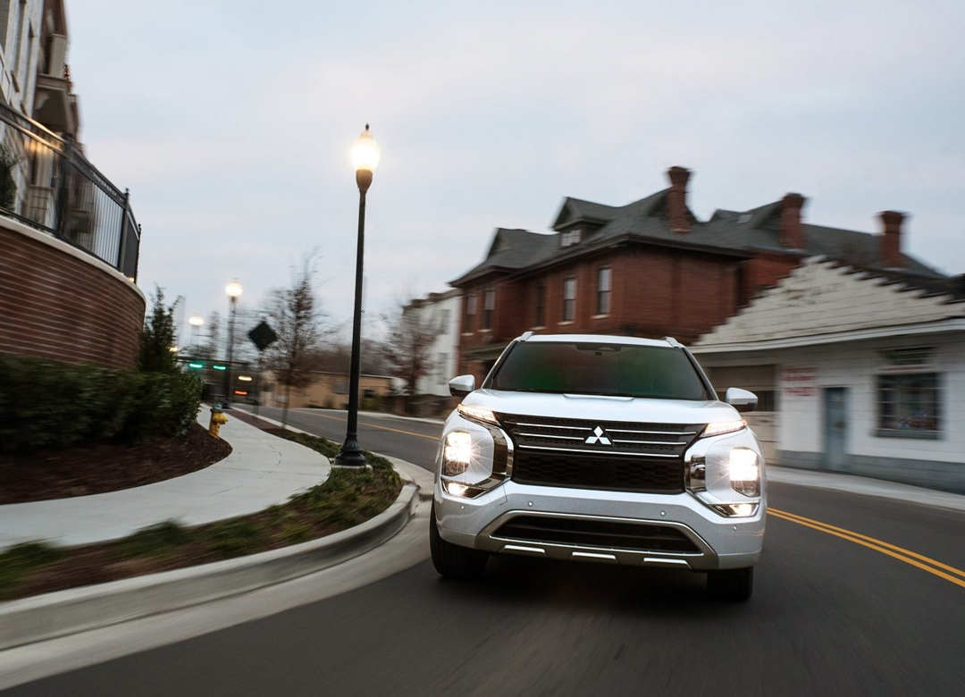 欧蓝德四驱和汉兰达四驱哪个好,三菱欧蓝德和汉兰达对比