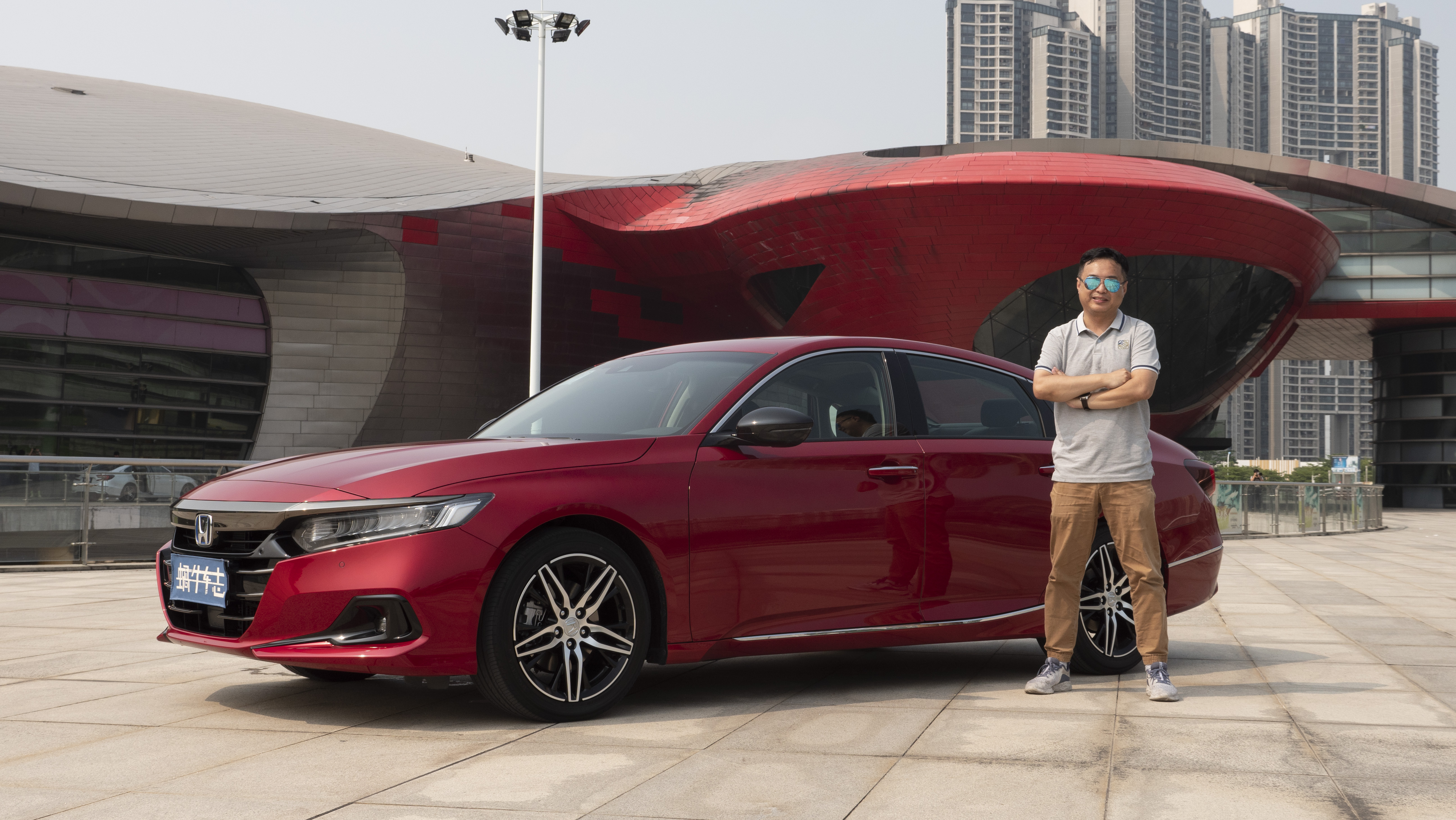 本田新款雅阁和新款凯美瑞怎么选,雅阁2022款幻夜尊贵和凯美瑞2.5g