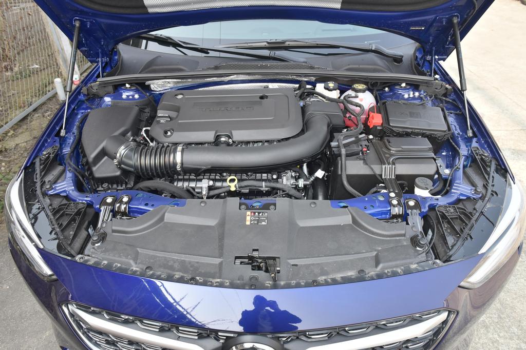 君威进气格栅两条杠,君威进气格栅主动开闭演示