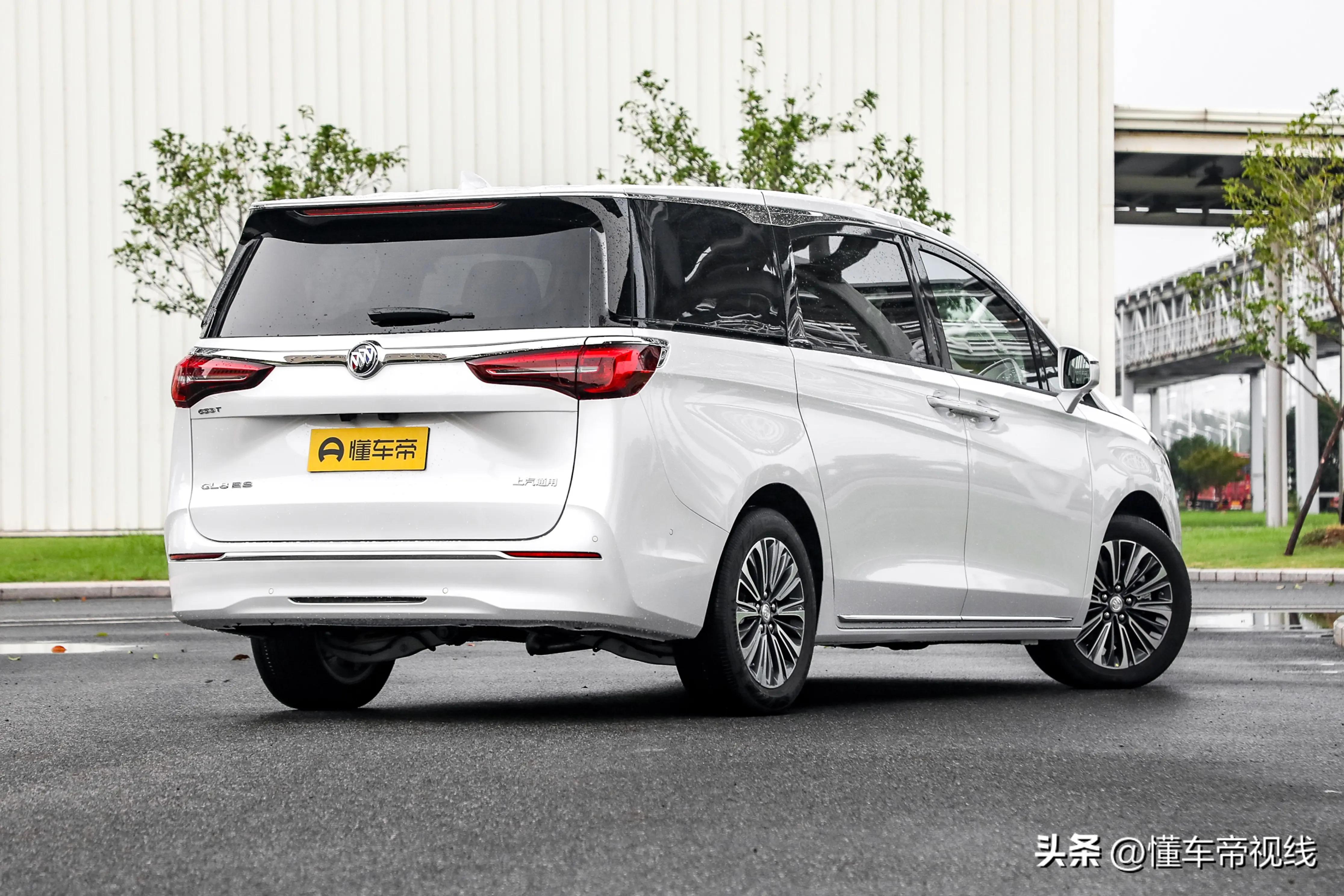 别克gl82022款es陆尊653t豪华型,最新款gl8es陆尊落地价