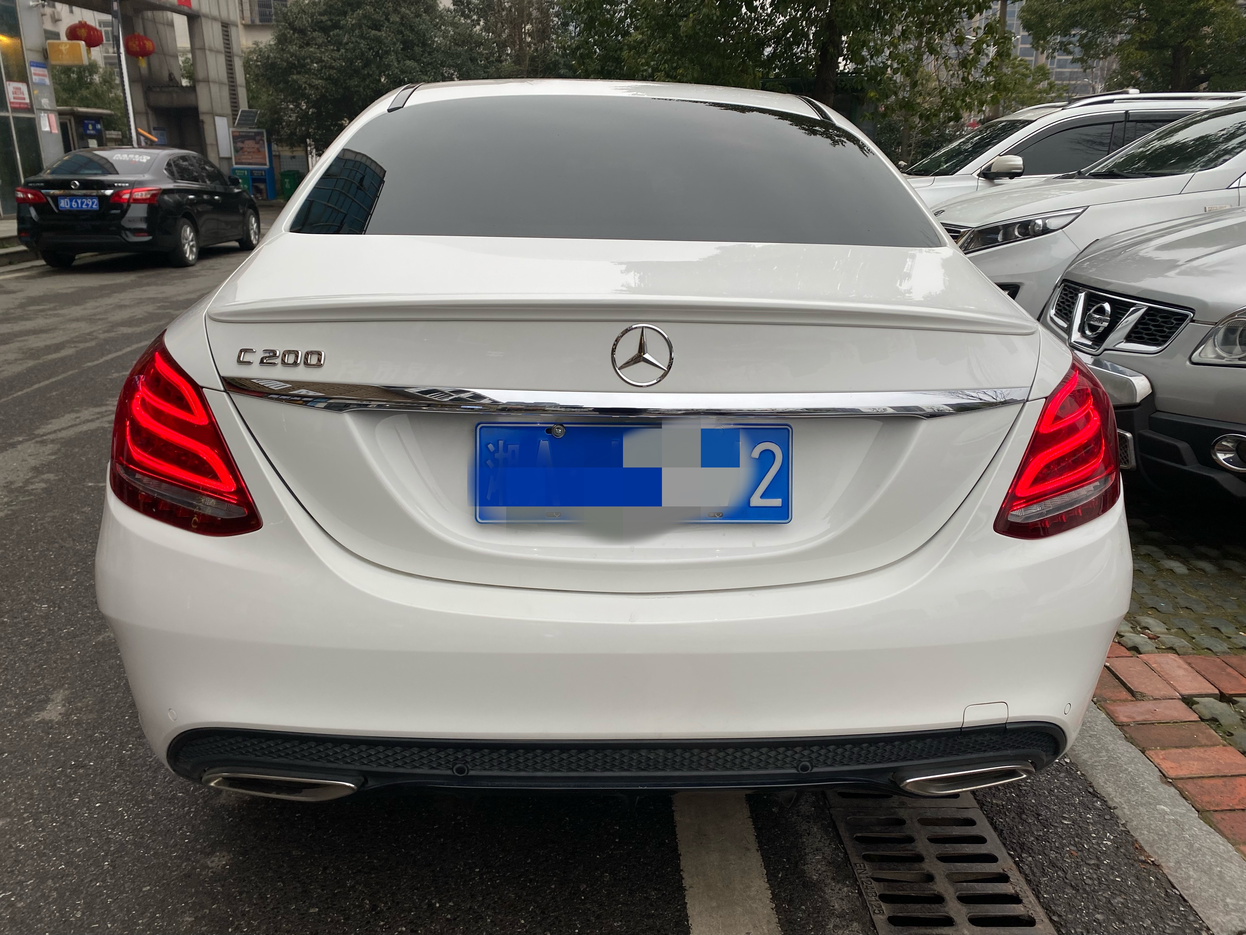 10年奔驰c200跑16万公里还能买吗,18年奔驰c200多少升机油