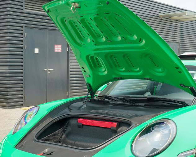 保时捷911前备箱小灯不亮,保时捷911前备箱大力关闭会坏吗