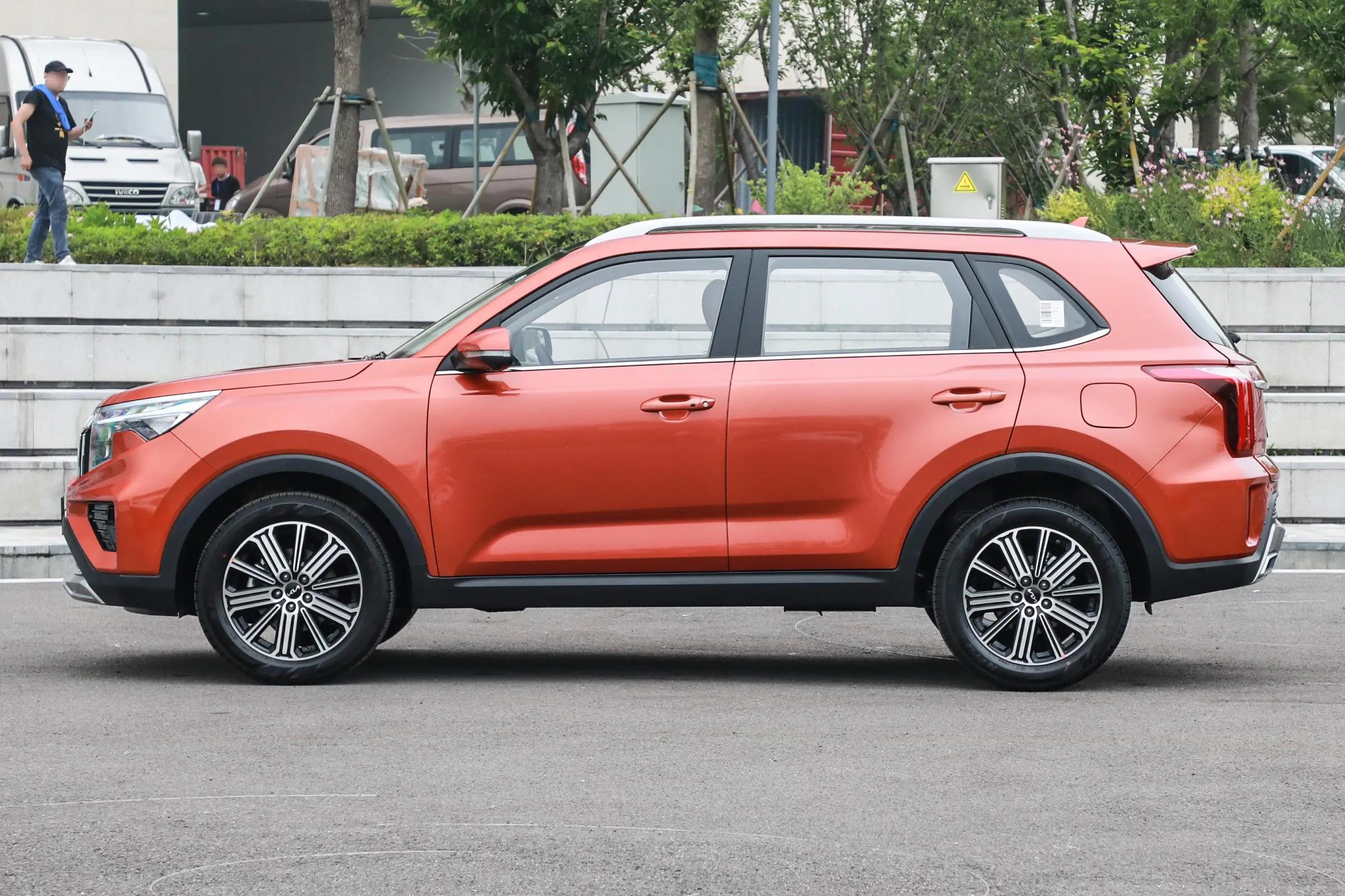 2021起亚智跑2.0油耗和质量怎样,起亚智跑手动挡有四驱吗