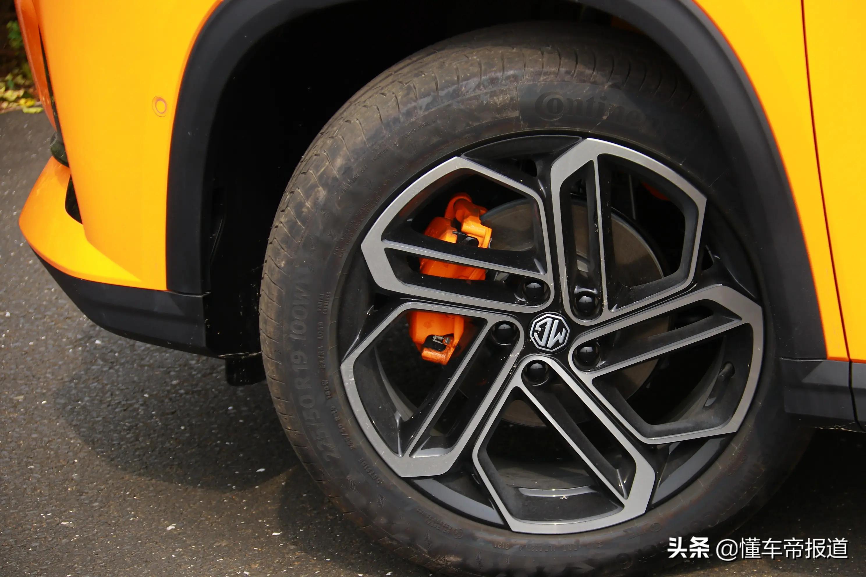 名爵mgone试驾视频,名爵MGone试驾