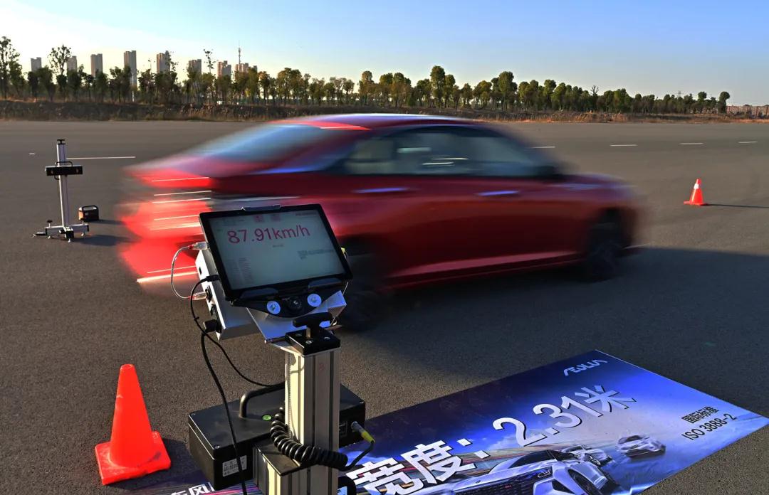 赛道级宽体家轿奕炫max,奕炫6.81百米