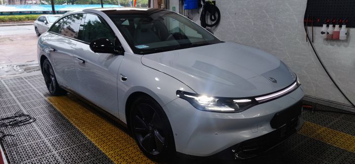 零跑c01和c11哪个空间更大,零跑c01高性能版和性能版区别