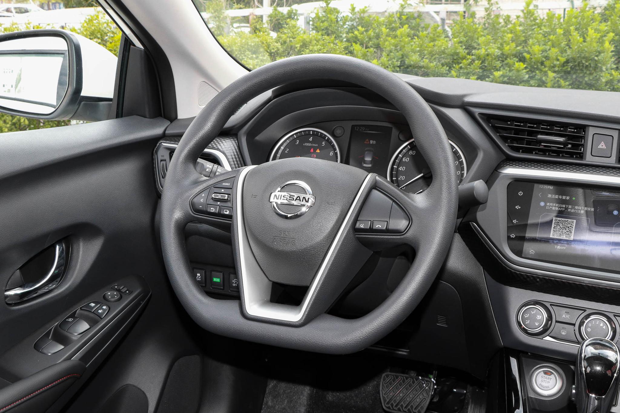 想买省油耐用的轿车，不妨看看蓝鸟，变速箱平顺、后备厢空间大