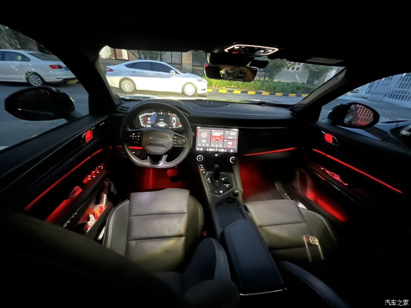 领克01和红旗hs5哪个性价比高,领克01沉浸式体验