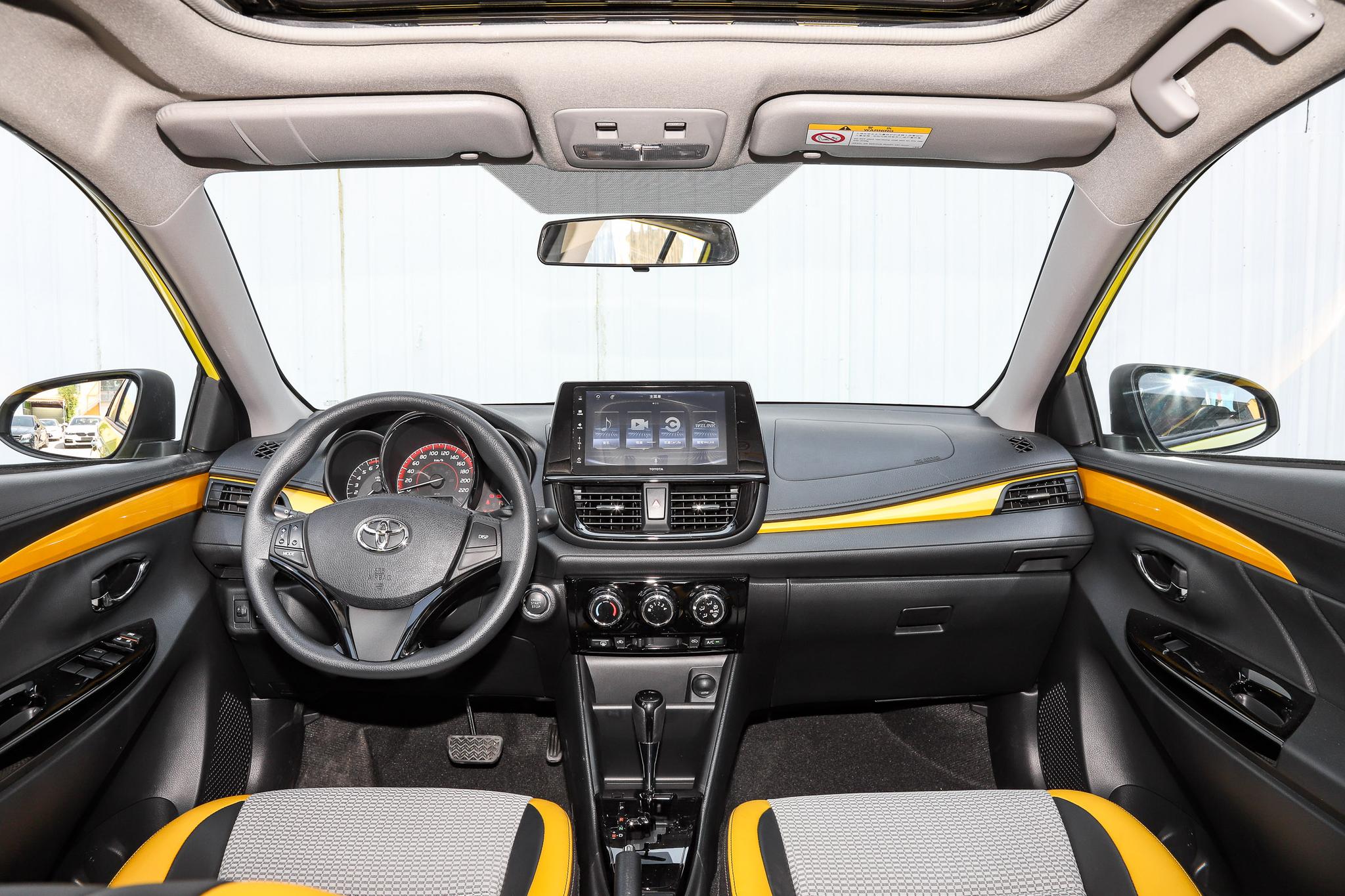 售7.18万元起，油耗低至5L，遮风挡雨又实用，带你看丰田威驰FS