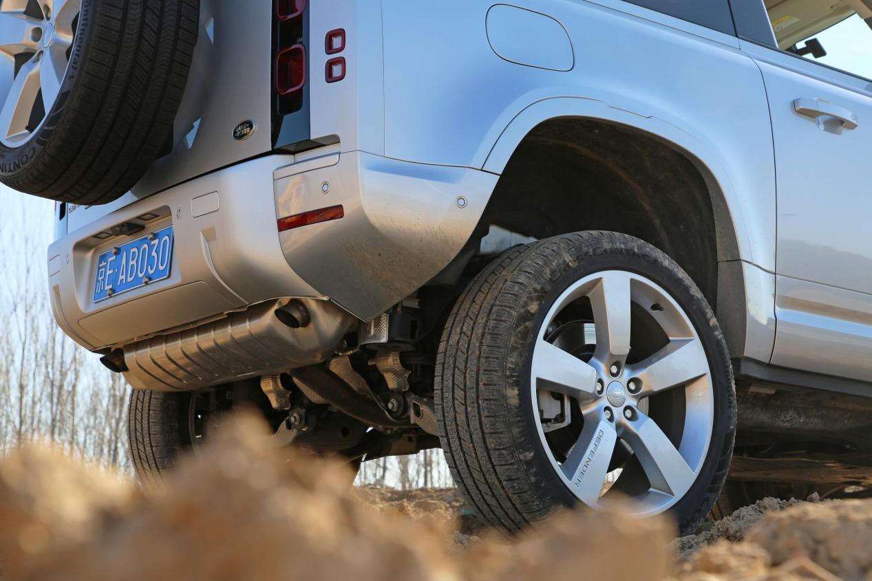 陈震试驾路虎卫士90,怎么优雅的上越野车