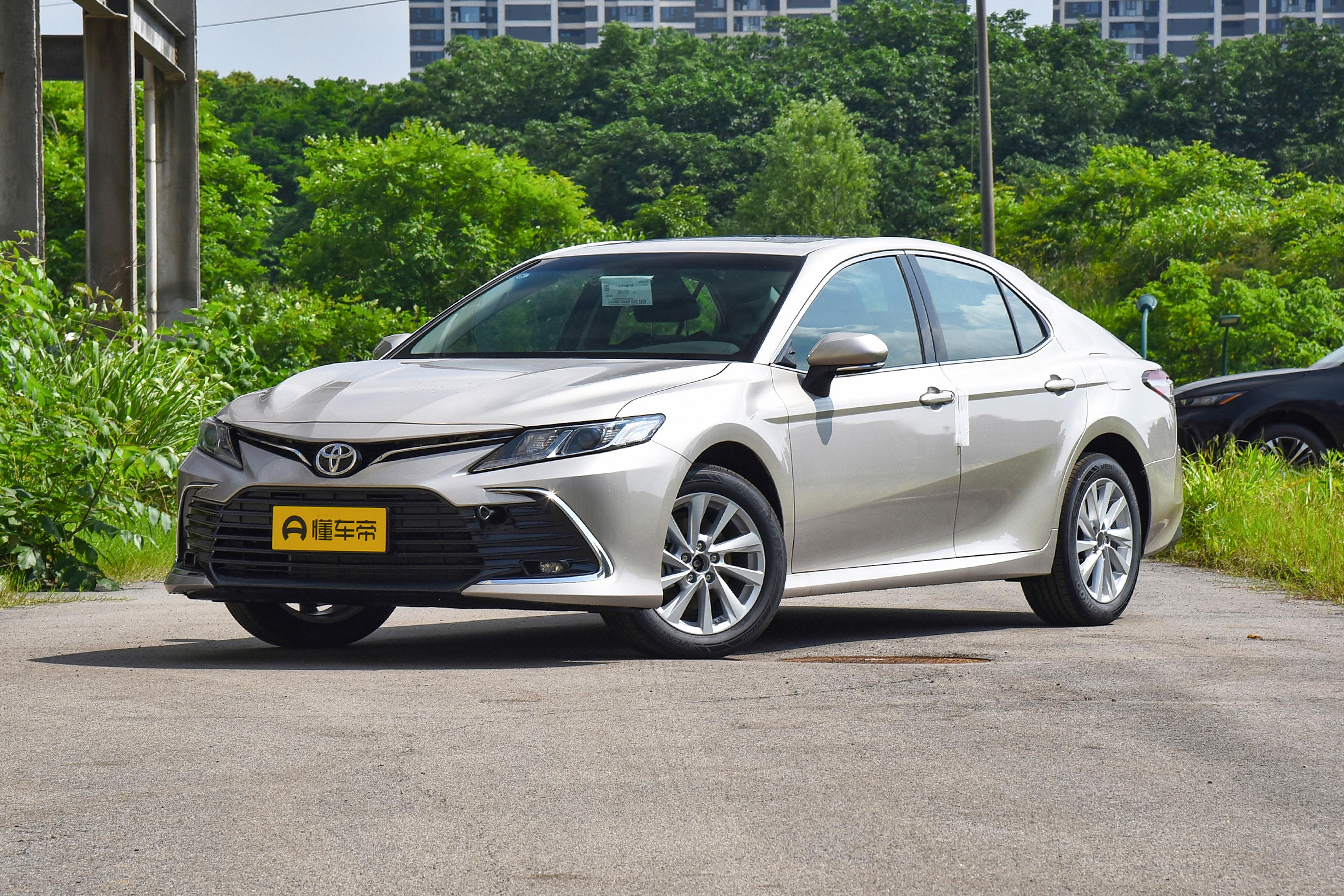 丰田凯美瑞2020款2.0豪华版价格,丰田凯美瑞2.0cvt动力够用吗