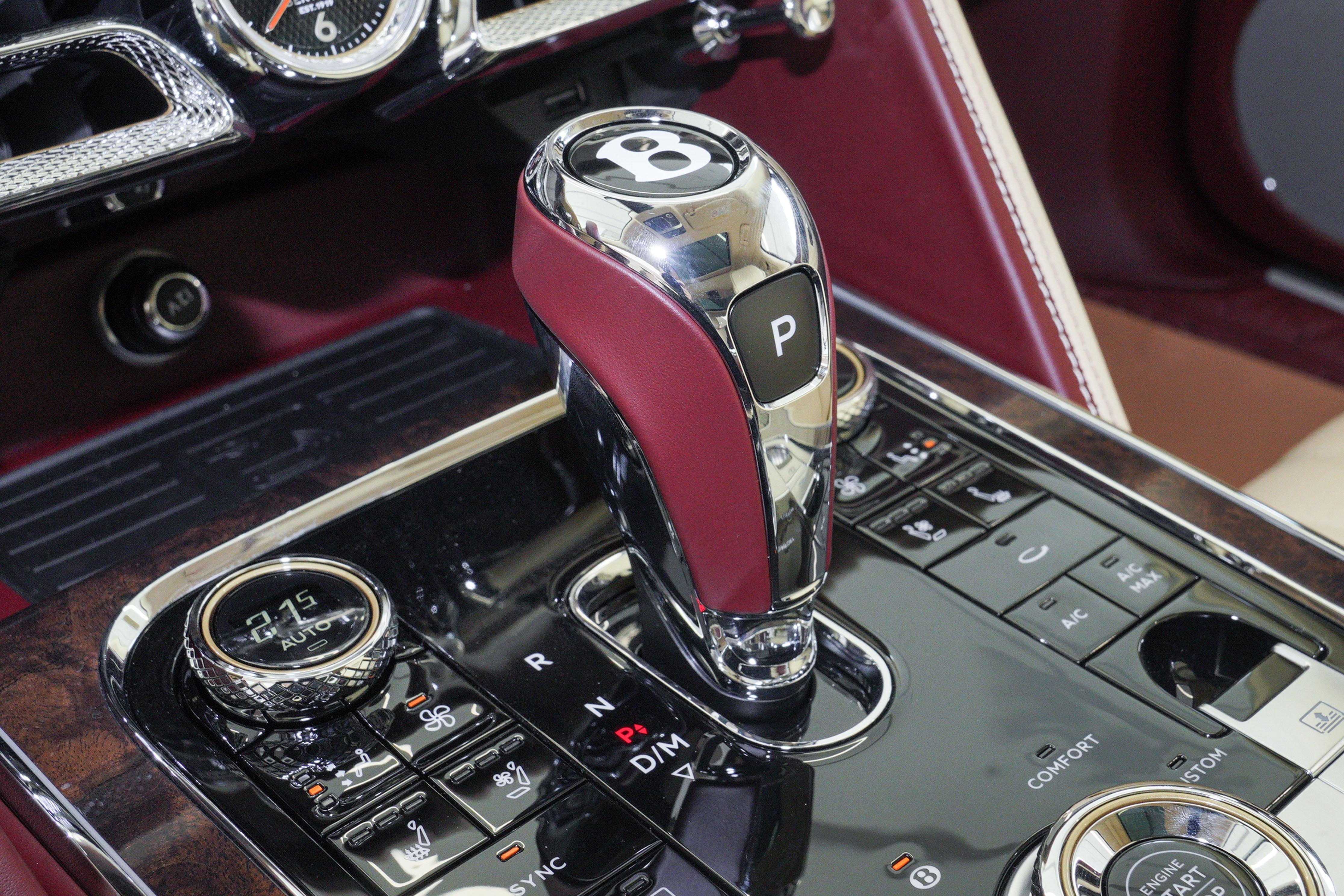 宾利飞驰W12养车费用,宾利飞驰雅度版2023养车费用