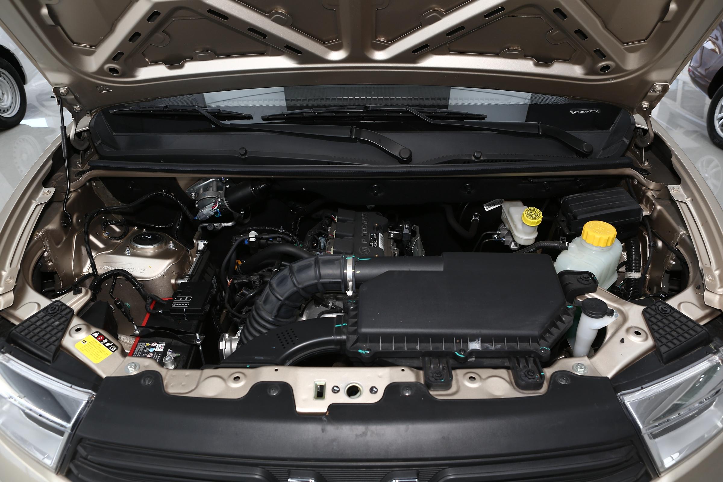 五菱宏光v车型性价比评测,五菱宏光v测评2022