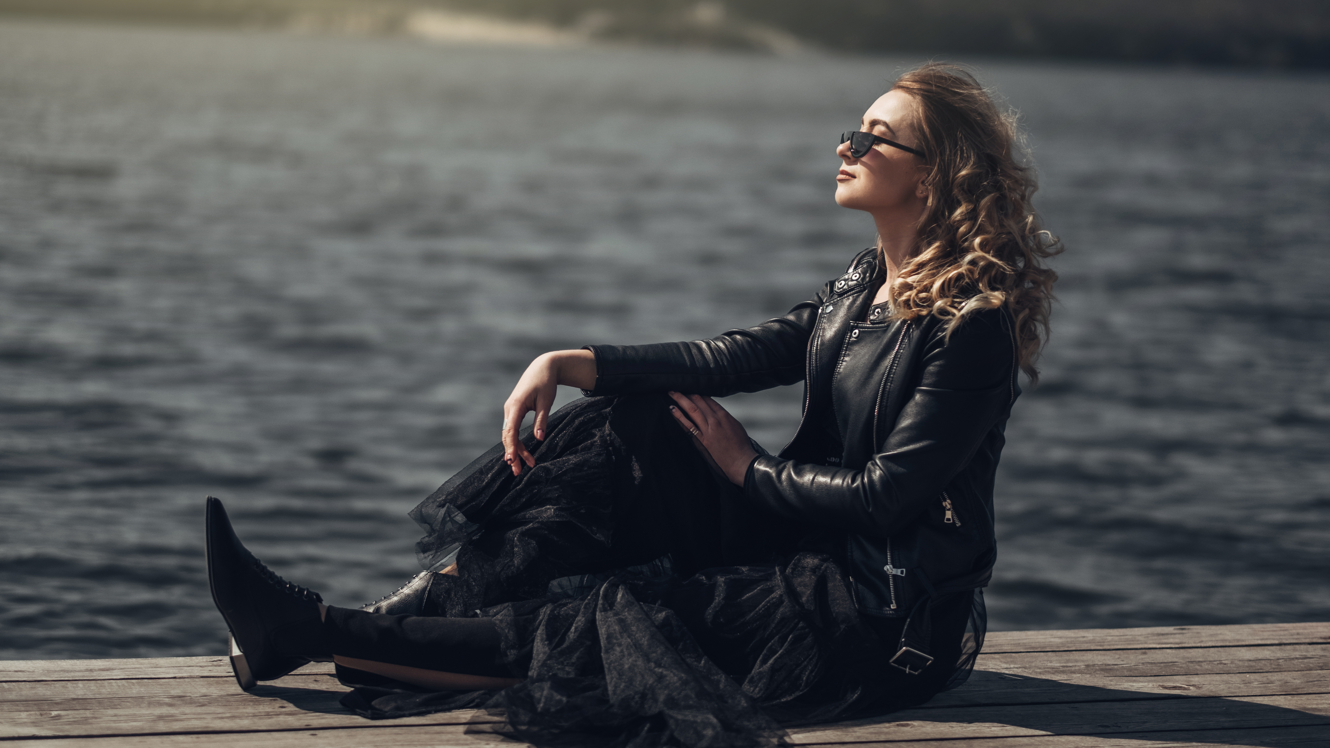 小伙第一天入职就被女总裁看上,小伙第一天入职被女老板看上