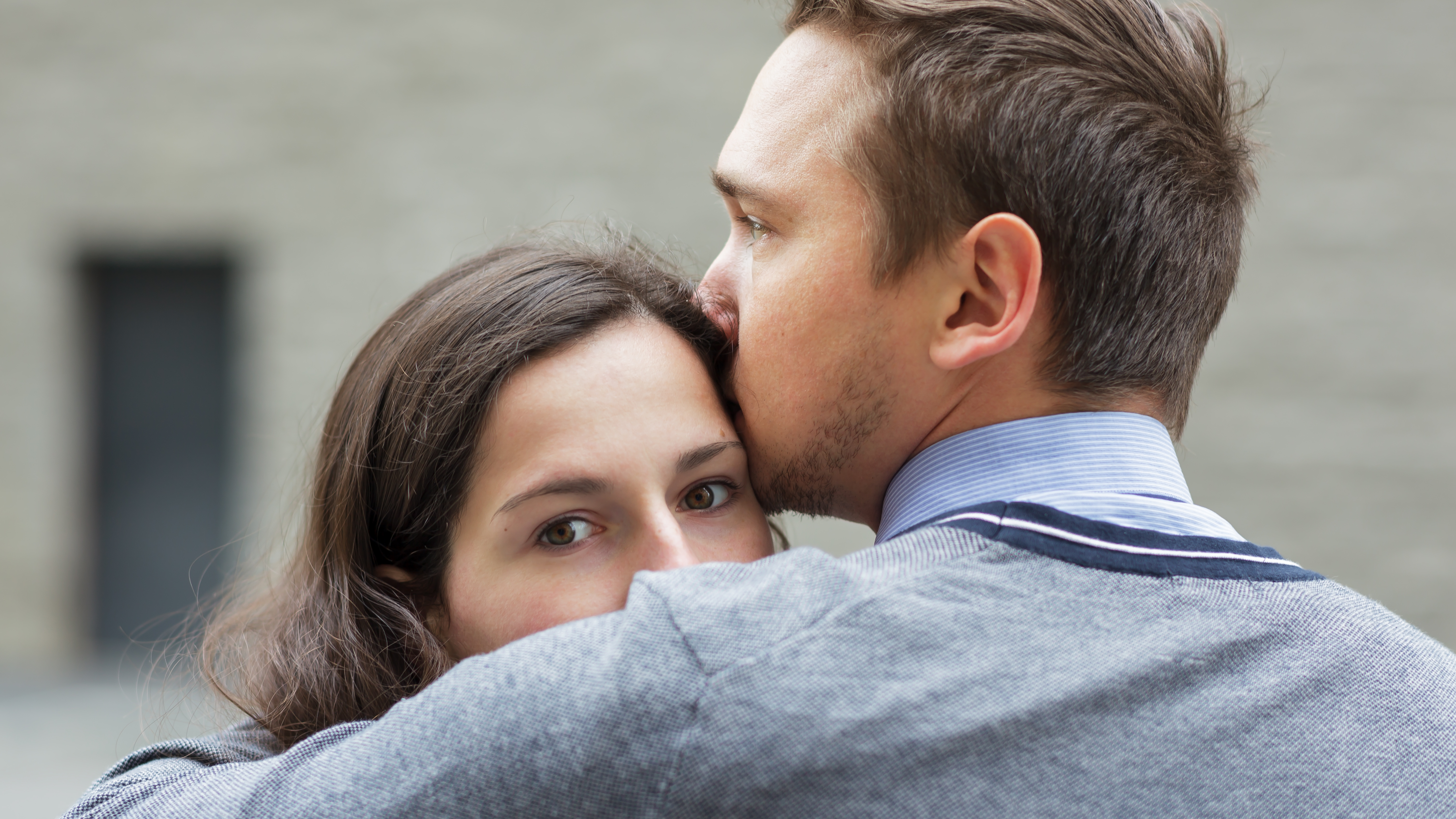 小说：小伙的卖蓝莓，众人却只看了李子，尝了一口才发现暗藏玄机