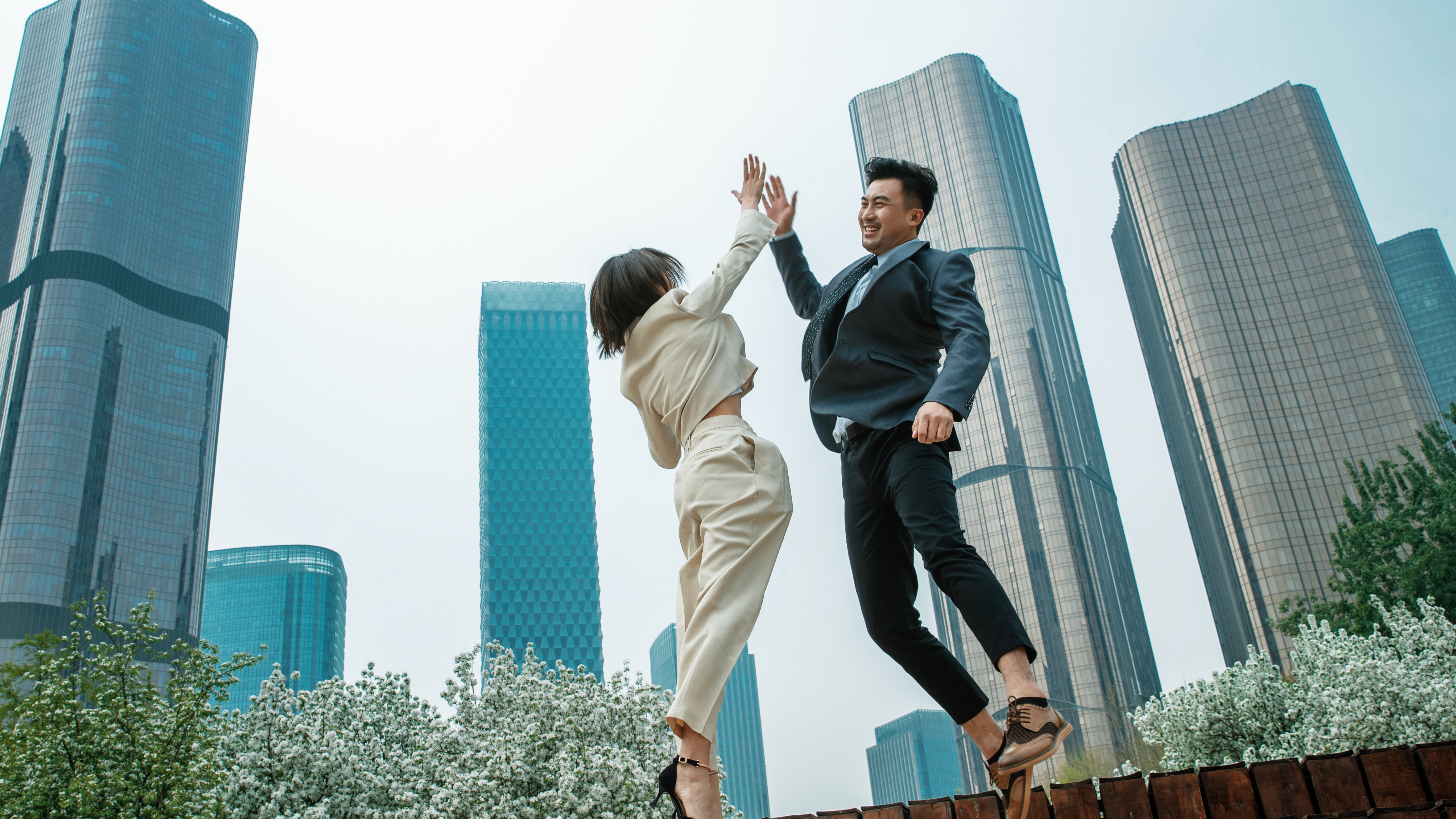 人前丢人了怎么安慰,如何保持自信落落大方