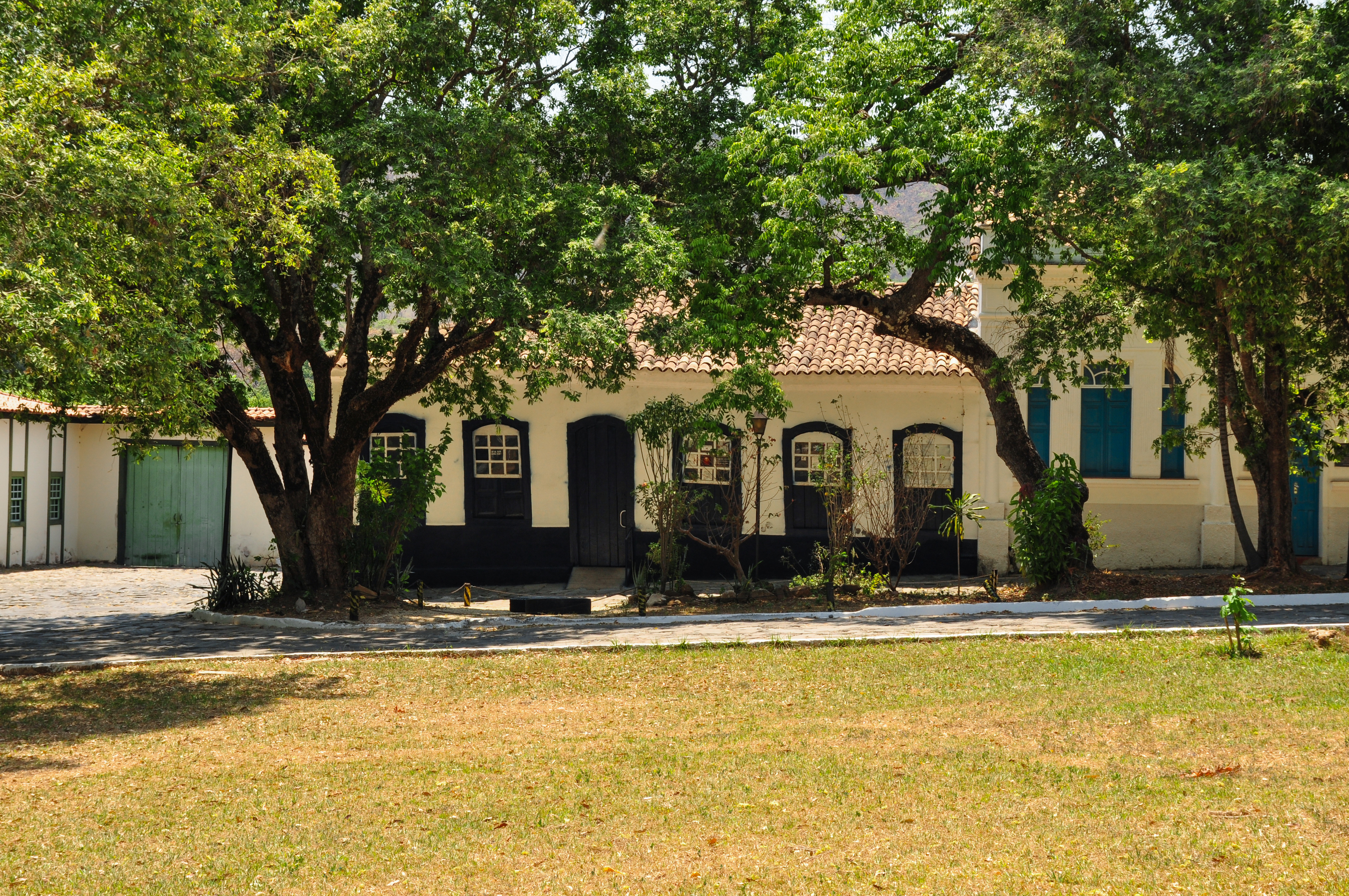 无论任何形式的政府，绝不能永远使其臣民满意