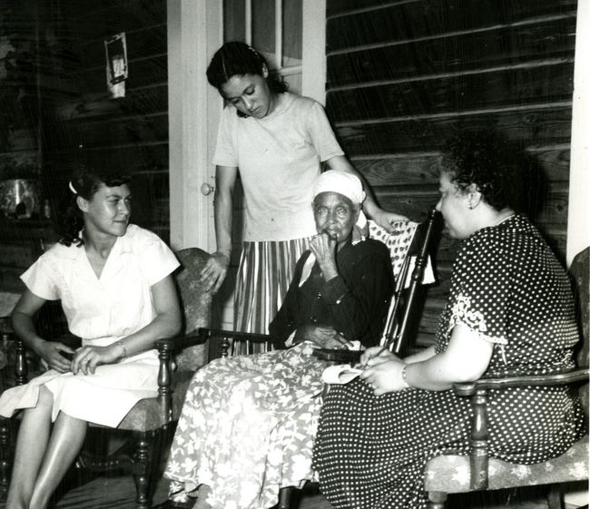 够残忍！1951年，美国不顾公众非议，将7名黑人强奸嫌犯电刑处死