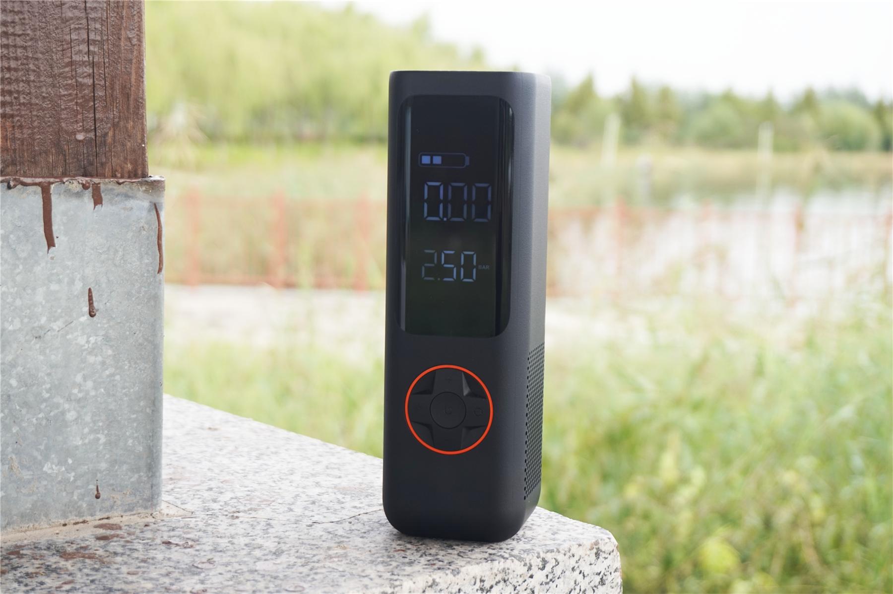 骑车出行就不怕路上爆胎了,开车遇到胎压不足