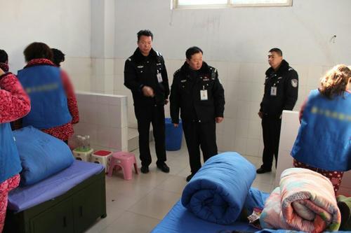 给看守所家人送衣物能穿到吗,看守所什么时间可以给亲人送衣服