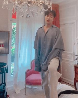 他要回归啦！韩剧扛把子、长腿欧巴始祖，还公开承认看过小电影