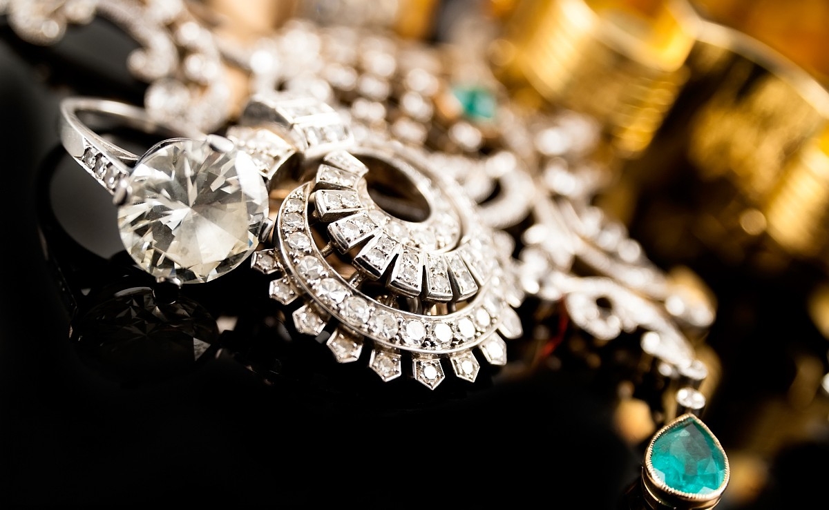 年轻人戴哪种珠宝比较好,选择什么样的珠宝才是最好