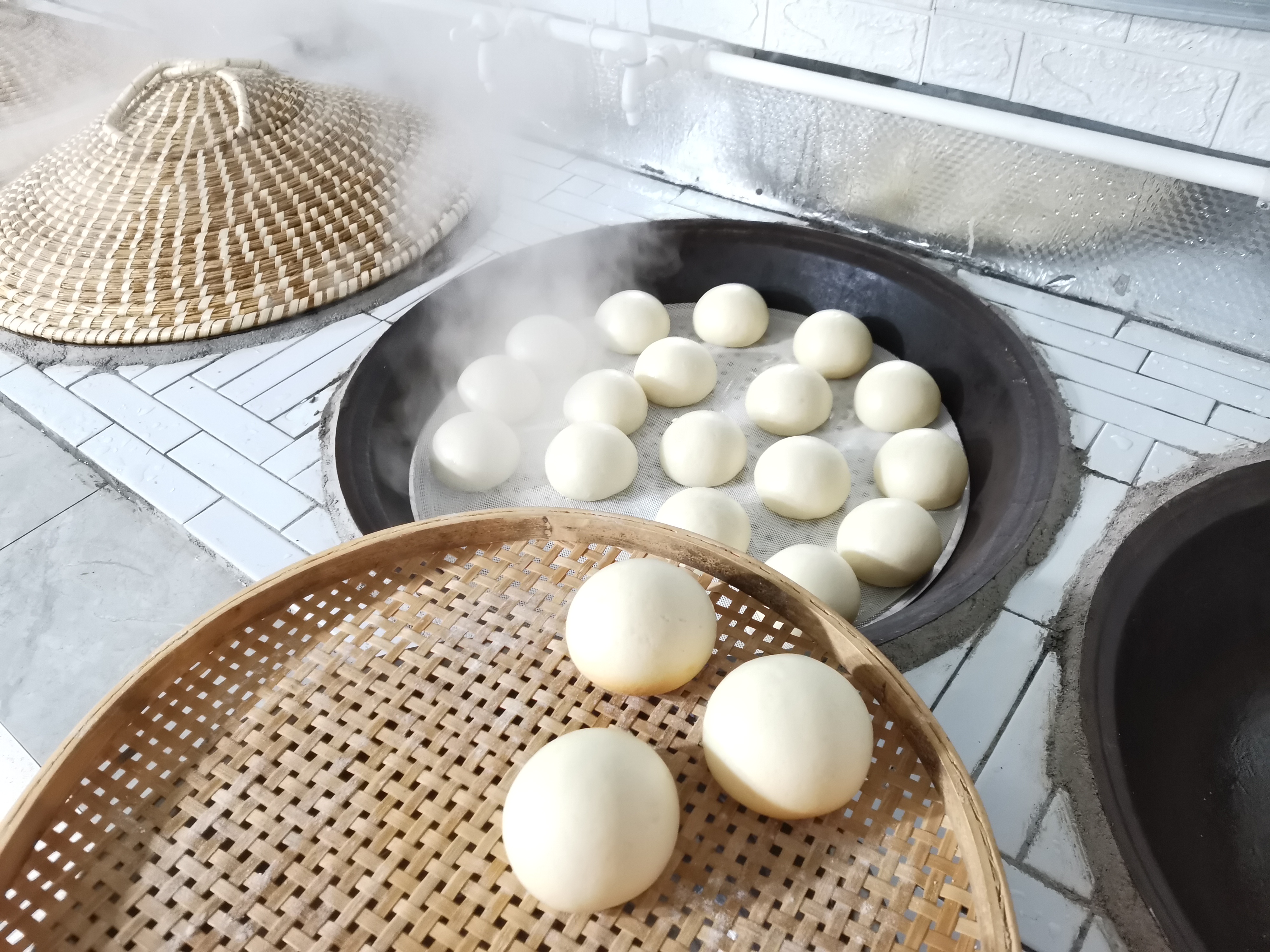 怎样蒸老面馒头才好吃,正宗老面馒头怎么做才松软蓬松