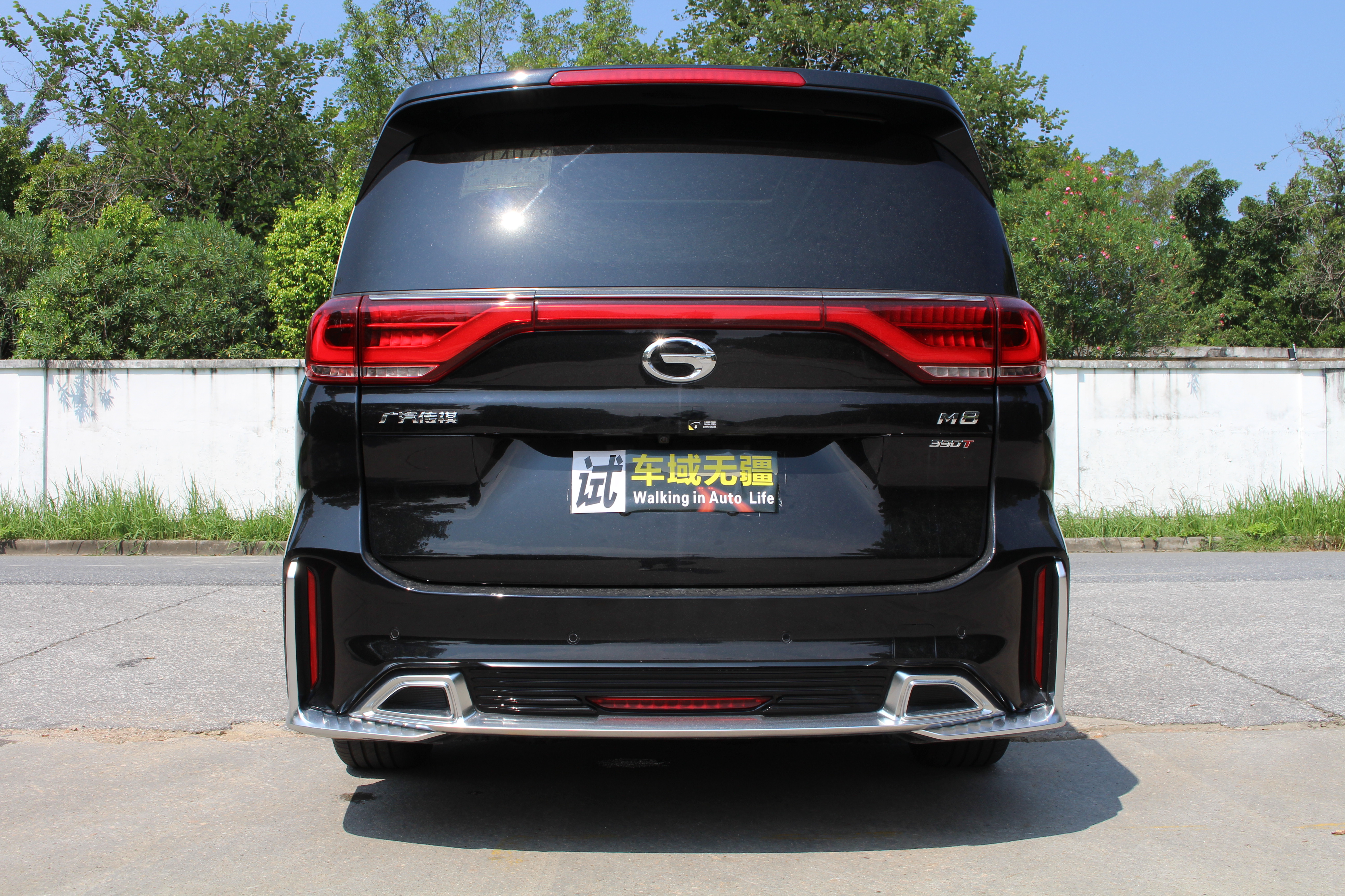 传祺m8跟埃尔法碰撞测试,传祺m8和埃尔法驾驶测试