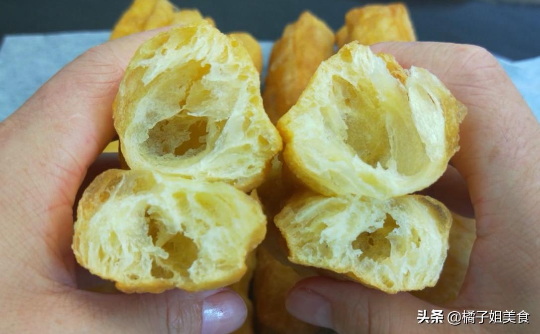10分钟就搞定的油条做法,油条简单做法和配方的全过程