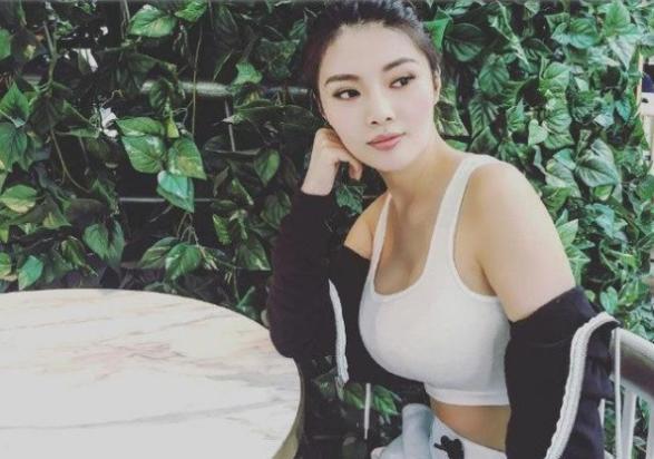 大嫂徐冬冬巅峰颜值,大嫂徐冬冬惊艳亮相