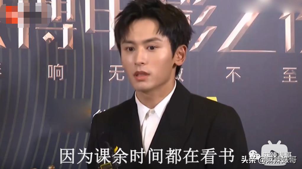 吹自己是铁粉，结果当场打脸，真社死啊…