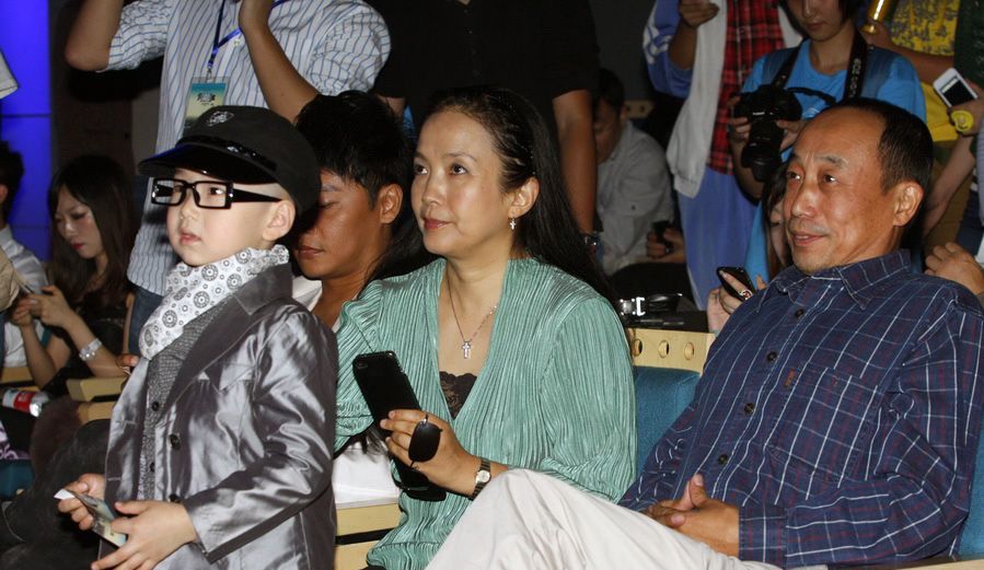 61岁的吕丽萍：嫁过3个男人，离过2次婚，提起张丰毅感到后悔