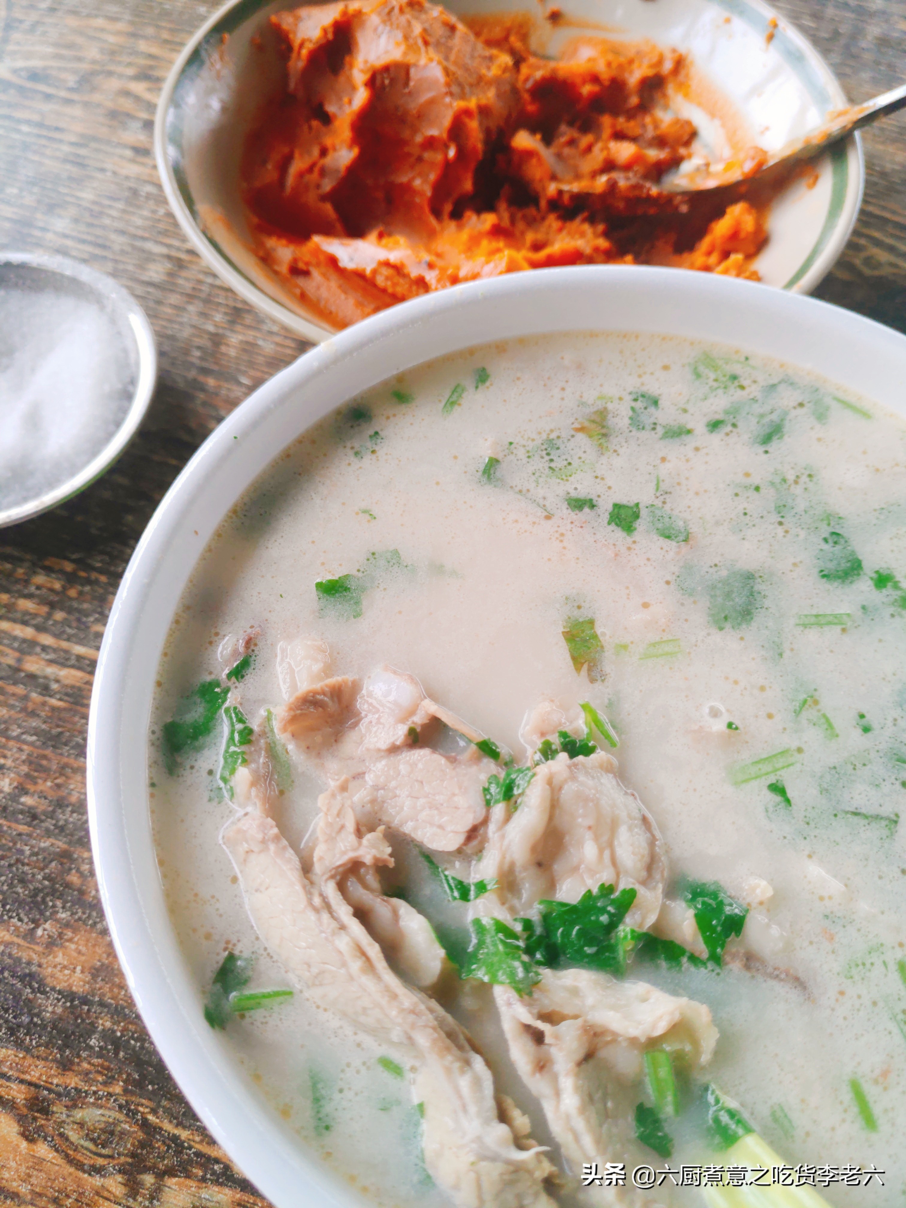 地锅熬羊汤需要焯水吗,羊杂汤配糖油饼