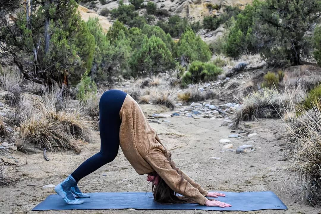 腰不舒服做什么瑜伽动作可以缓解,练瑜伽腰部酸痛可以继续练吗