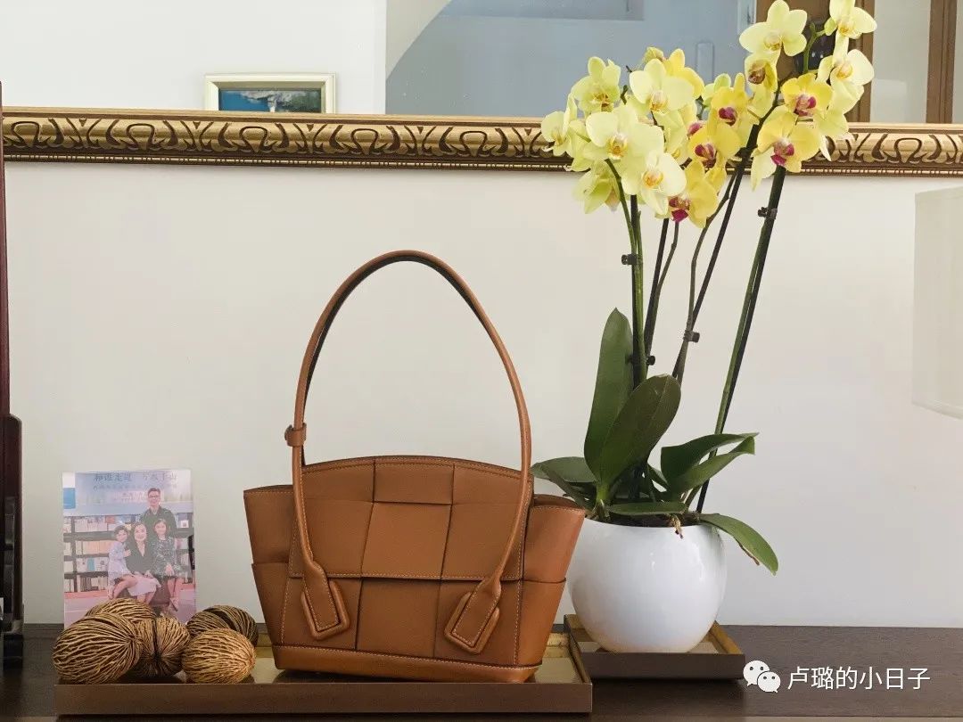 高级感白色休闲包,有高级感名牌的包