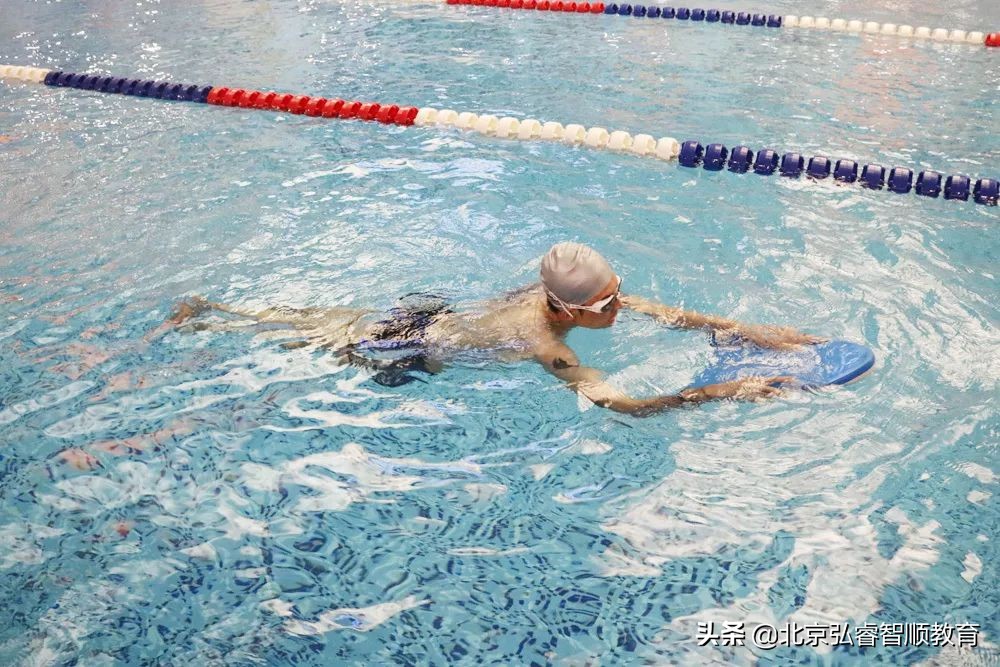 蛙泳大腿内侧疼痛,学蛙泳后大腿根部疼痛