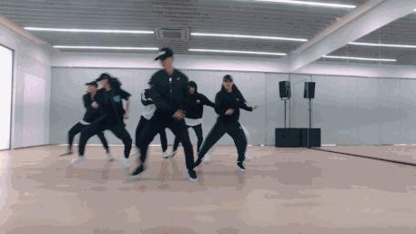 张艺兴valentino东京神图,张艺兴valentino秀场表演