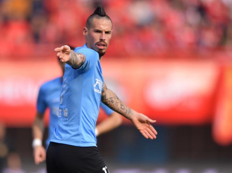 是青年才俊还是“犯规达人”?转会大连人队的吴伟,究竟啥水平