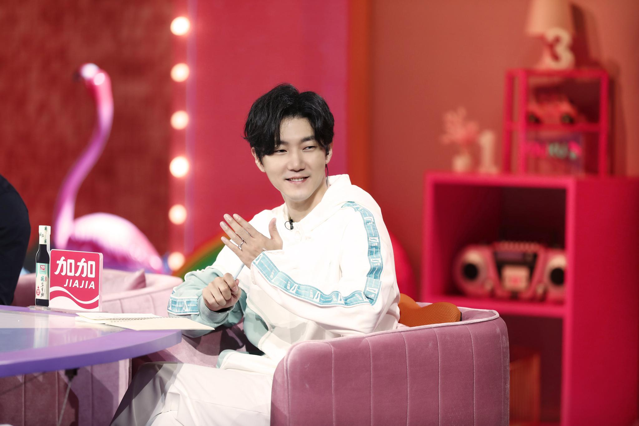 我们恋爱吧主持人问朱正廷,我们恋爱吧朱正廷完整版