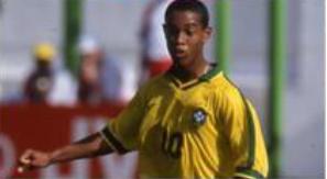 前世界足球先生小罗成为一代“囚”王