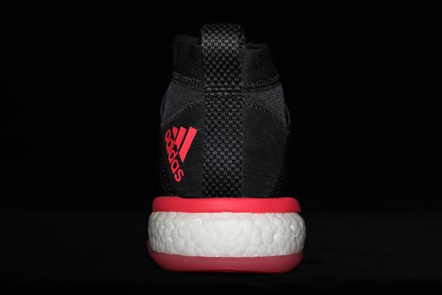 穿上就不想再脱的Q弹，阿迪达斯羽毛球鞋评测