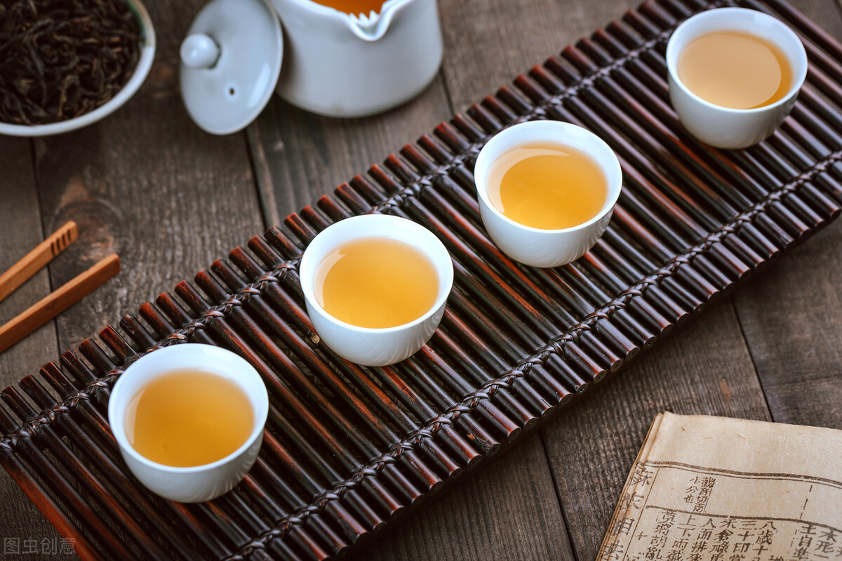 *党**眉清：喝茶让寡淡生活变得丰盈