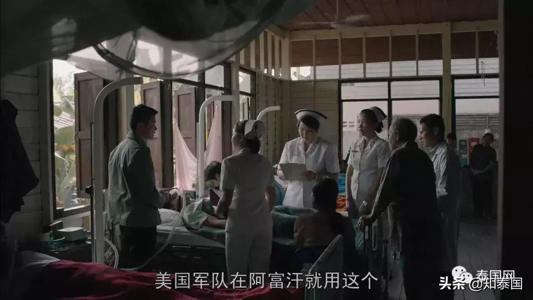被士兵“上身”的年轻女巫，为何要去舔舐老女人伤痕累累的大腿？