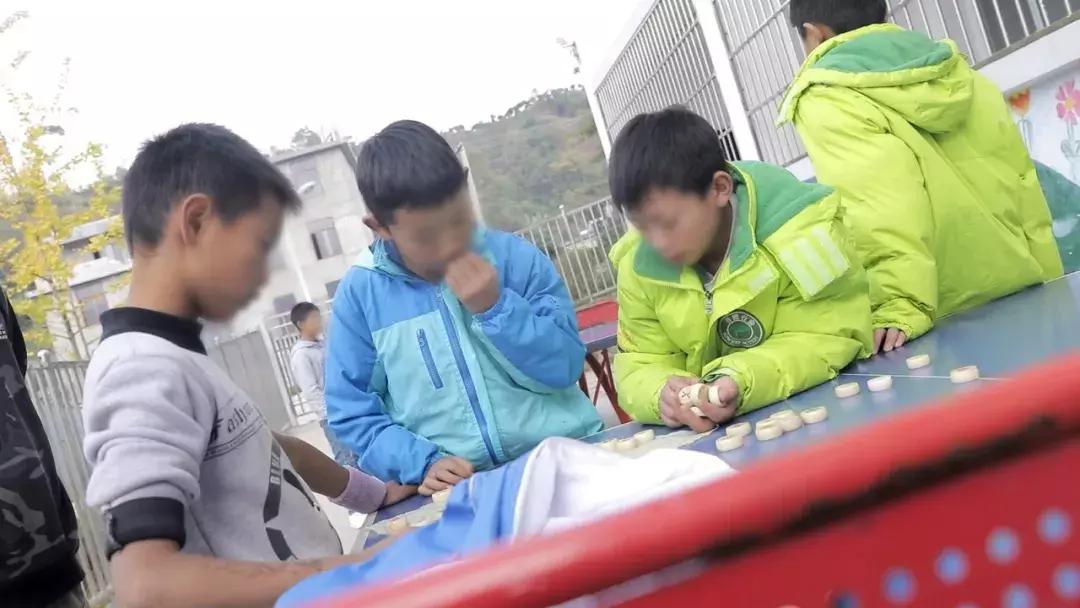 跨越2100多公里，我们为大山深处的孩子们上了一堂“云上美术课”