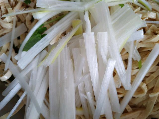 葱油小海虾怎么炸又脆又香酥,炸葱油海虾