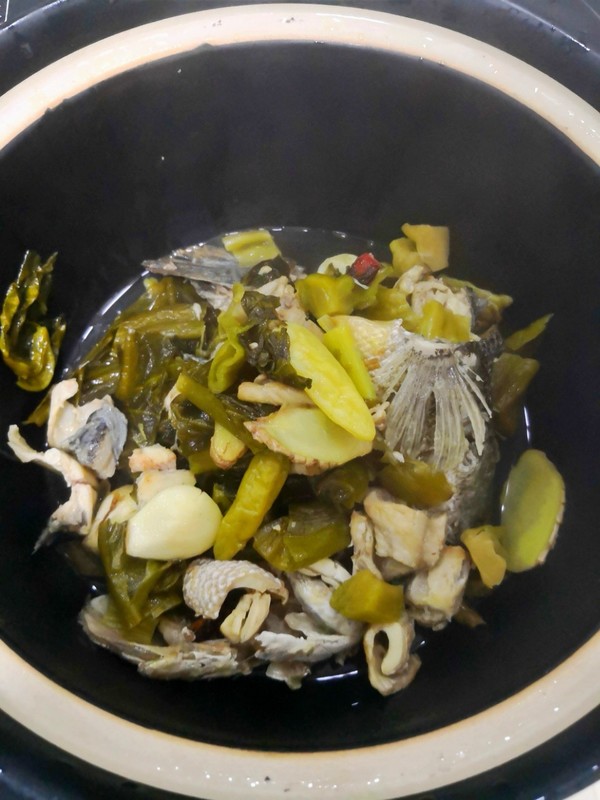 炖前怎么腌鱼好吃才能入味,炖鱼前放什么料腌