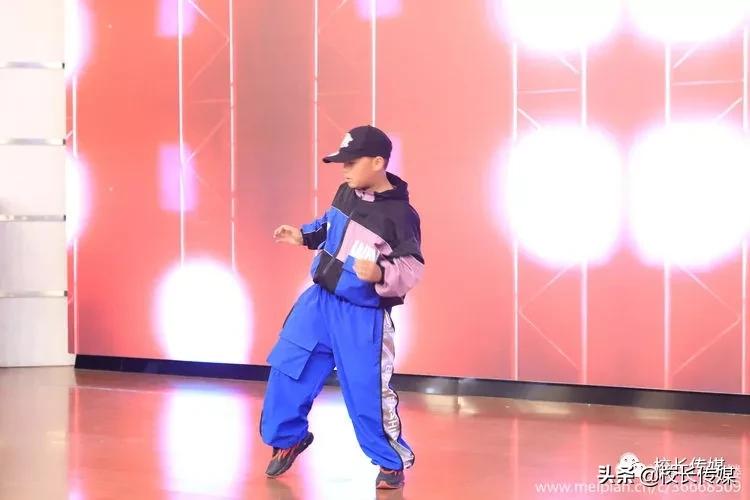 学校因足球而精彩,学校因学生而骄傲