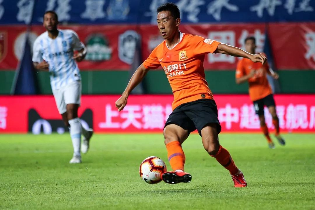武汉卓尔0:5广州恒大,坚韧如钢铁温柔如蝶翼