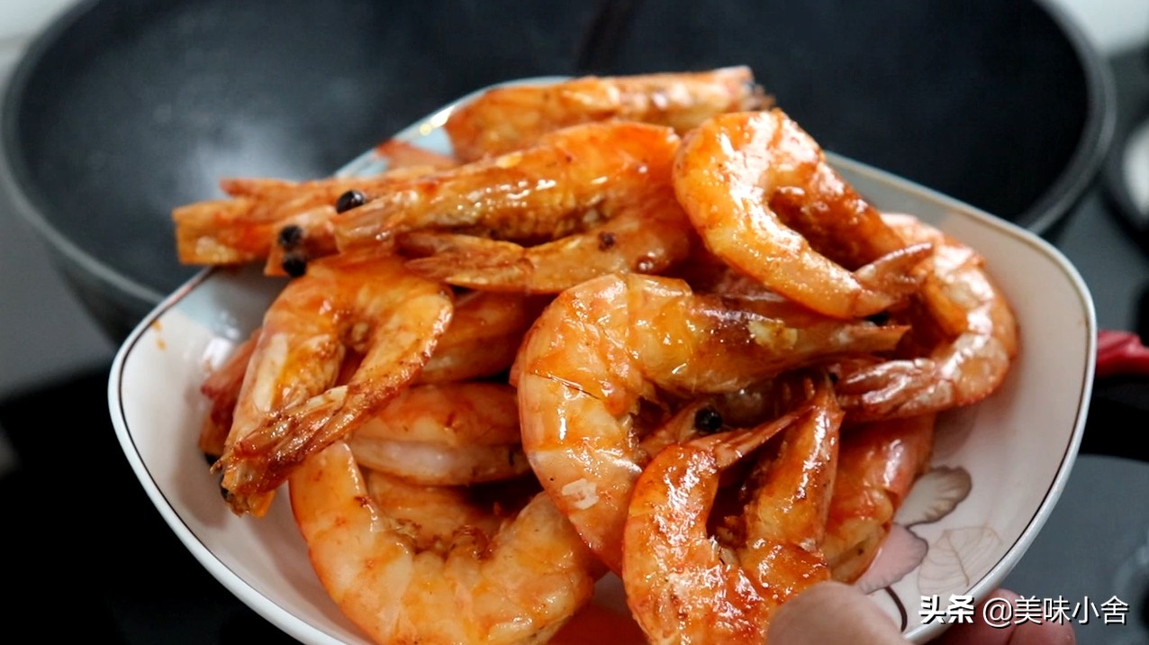 油焖大虾的家常做法最正宗的做法,油焖大虾香酥鲜嫩大人小孩都爱吃